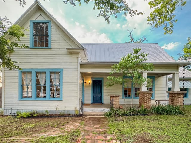 200 E Brenham ST