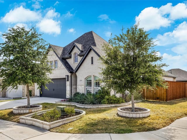 200 Green Knoll LN