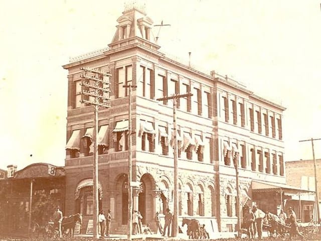 200 N Main ST