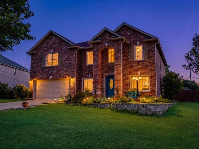 200 S Prairie LN