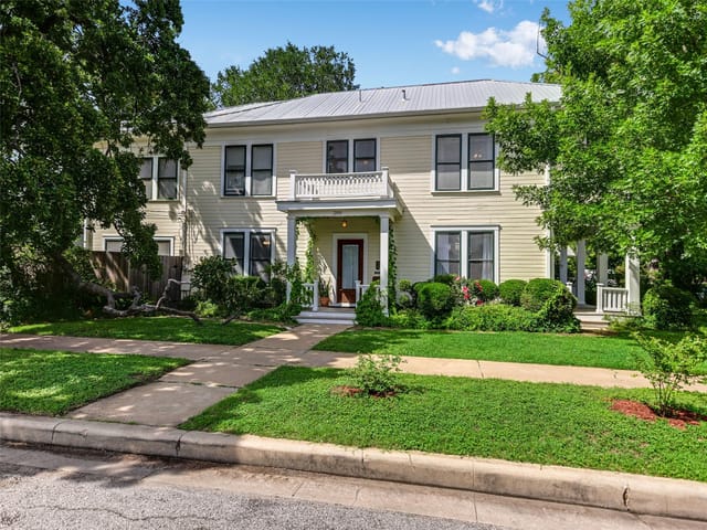 200 W 40th ST - property photo 1 - Luxury home in Hyde Park Add 02, Austin, TX
