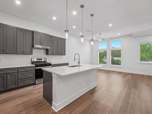 200 W 56th ST Unit #2103
