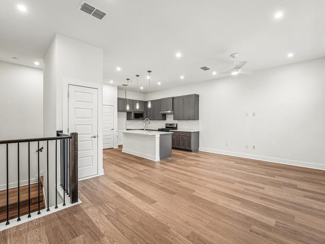 200 W 56th ST Unit #2103