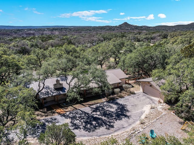 200 W Meadow Ln