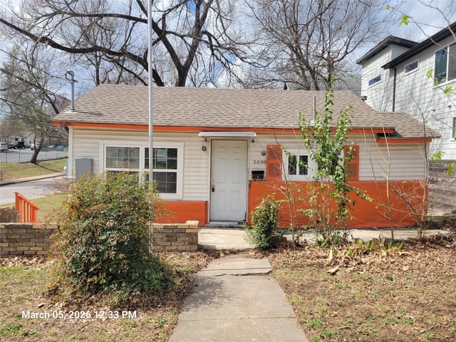 2000 Alamo ST