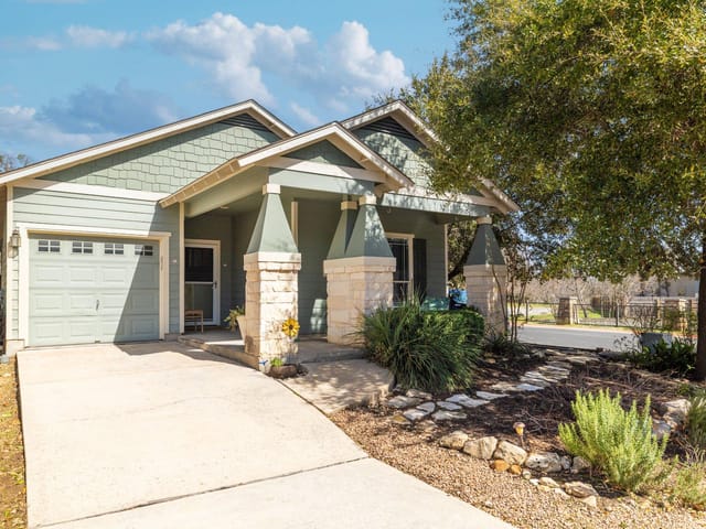 2000 Amur Dr