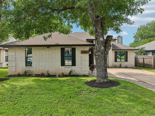 2000 Zephyr Ln