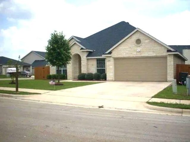 2001 Hearthstone Dr