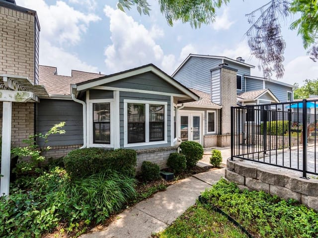 2001 Parker Ln Unit #108