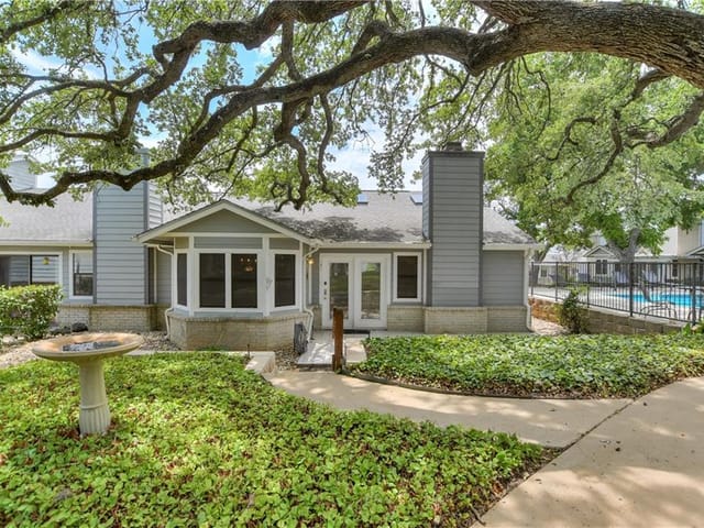 2001 Parker Ln Unit #131