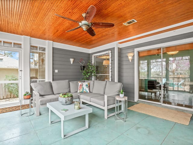 2002 Alta Vista Ave