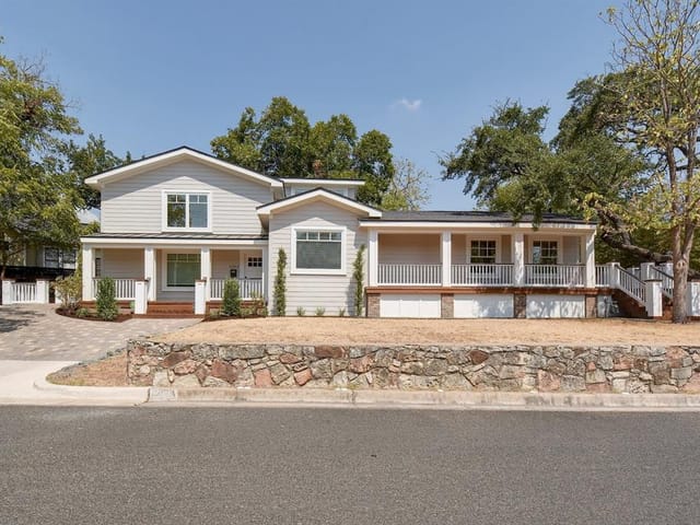 2004 East Side Dr