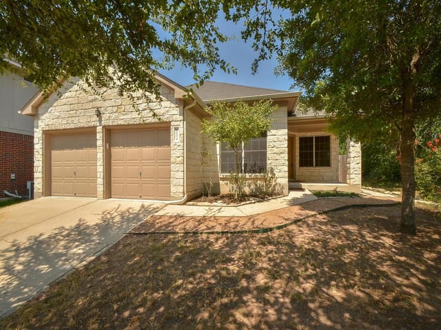 2004 Hallshire Ct