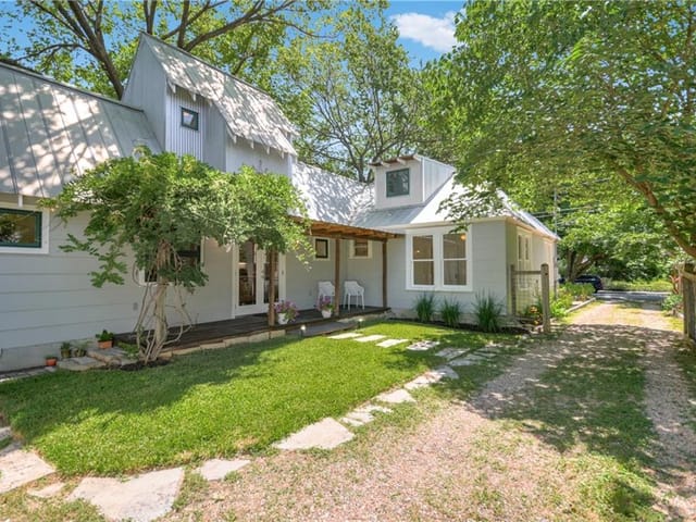 2004 Kinney Ave