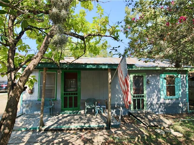 2004 Maxwell Ln