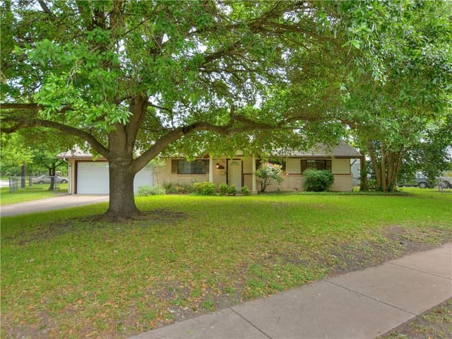 2004 Teakwood Dr