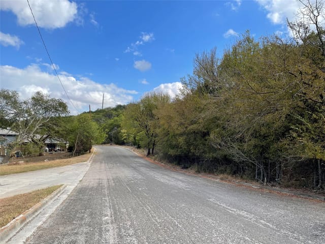 2005 Highland Dr
