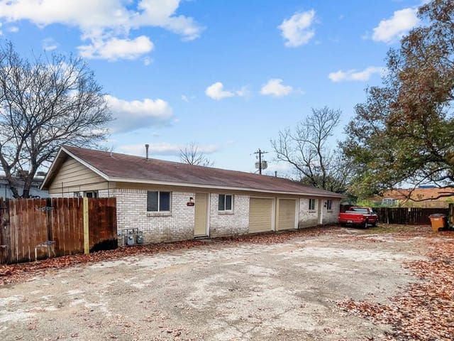 2005 Matthews Ln
