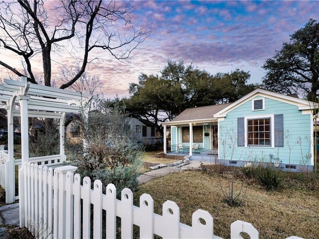 2006 Montclaire St