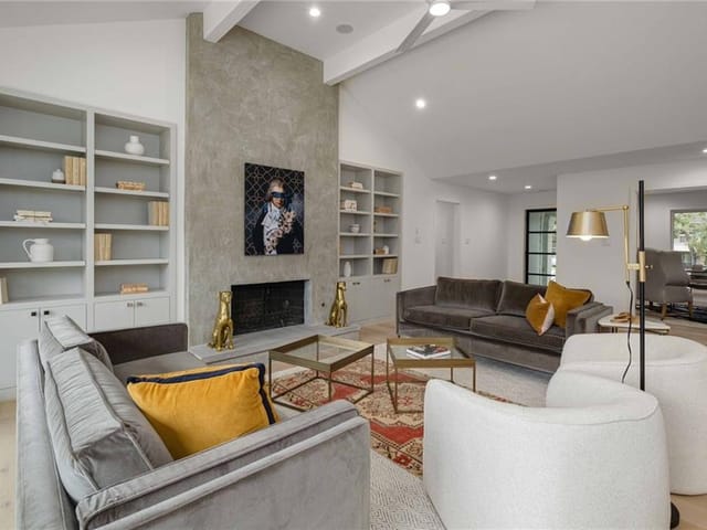 2006 Plumbrook DR
