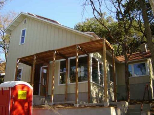 2009 Alameda Dr