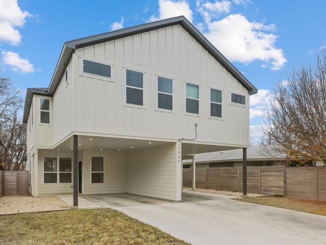 2009 Iroquois LN Unit #A