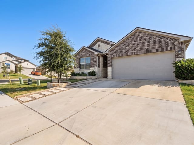 201 Connor LN