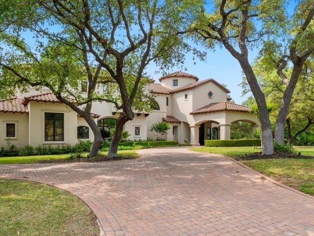 201 Costa Bella DR