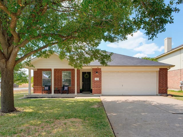 201 Hanstrom DR