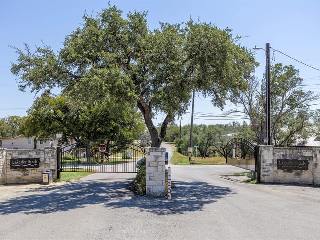 201 Laurel Ln
