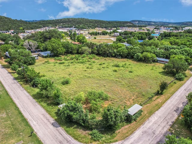 201 Oak Dr