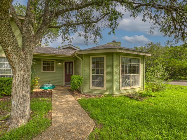 201 Ridgewood Dr