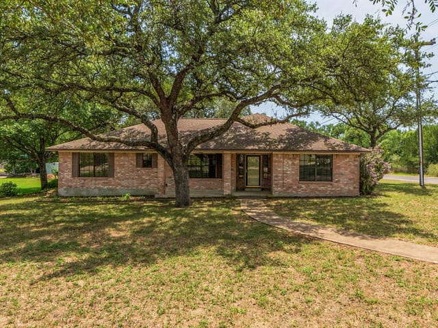201 River Lake DR