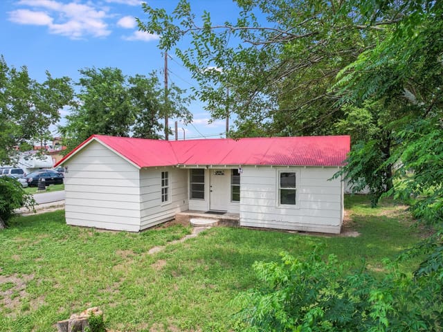 201 S Old Highway 81 Hwy