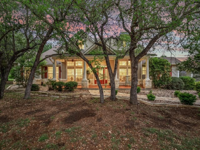 201 Shady Oaks Trl