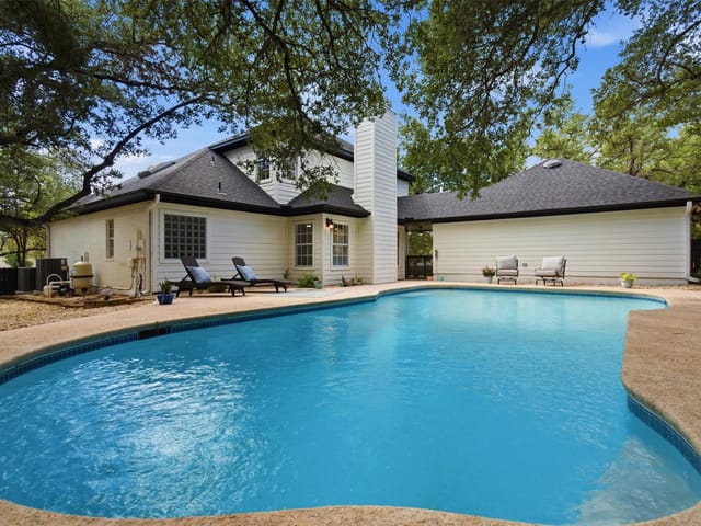 View 201 Timpanagos Dr in Lakeway Sec 26 201 Timpanagos Dr - front exterior - Luxury home in Lakeway Sec 26, Lakeway, TX