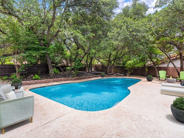 View 201 Timpanagos DR in Lakeway Sec 26 201 Timpanagos DR - front exterior - Luxury home in Lakeway Sec 26, Lakeway, TX