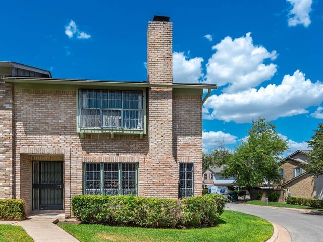2011 Sandberg Dr
