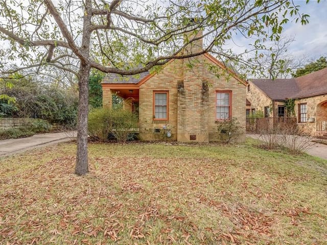 2012 Travis Heights BLVD