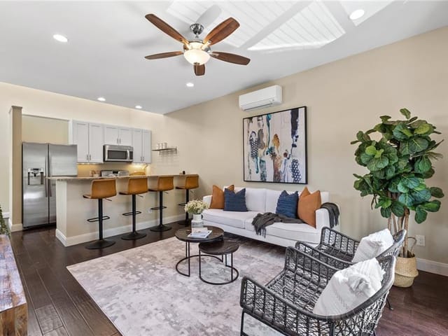 2013 E Cesar Chavez St Unit #B