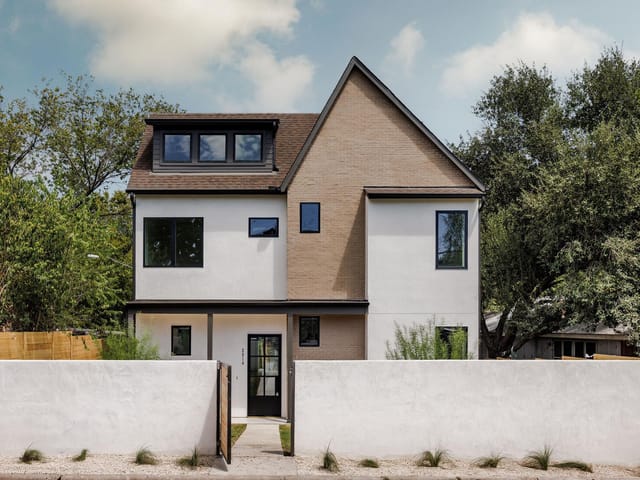 View 2014 E 10th 2014 E 10th - property photo 1 - Luxury home in Austin, TX