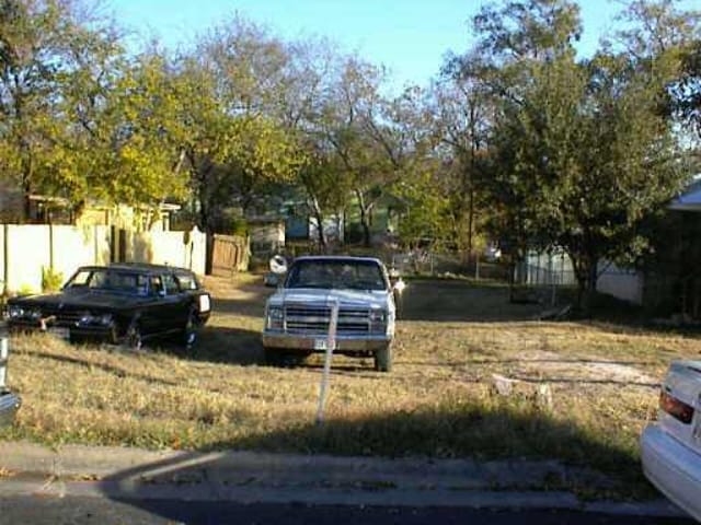 2014 E 10th ST