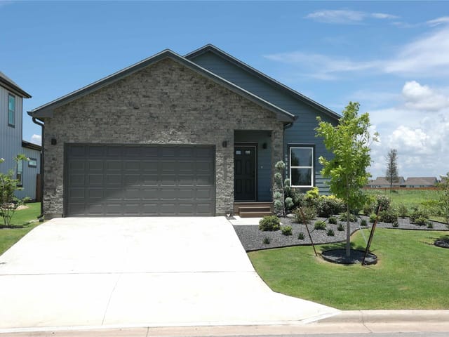 2015 Applewood Dr