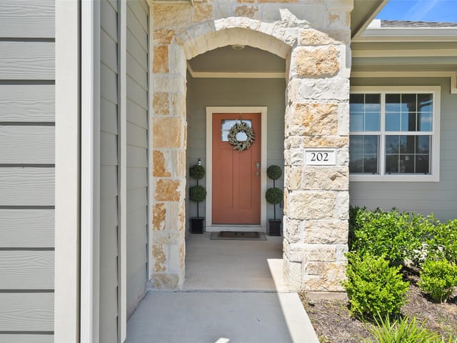 202 Barton Creek LN