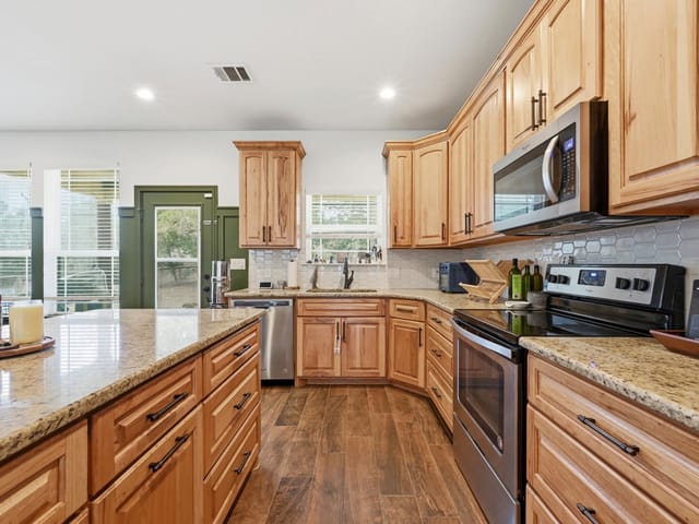 202 Cedar Hills DR