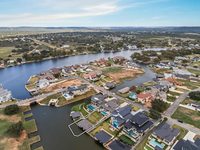 202 Clearwater Dr