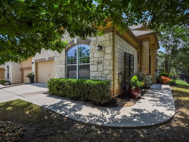 202 Darwins Way