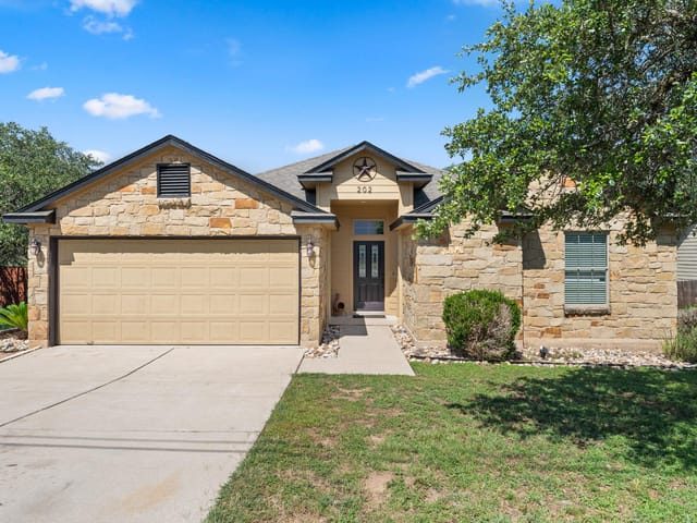 202 Dunkeld Dr