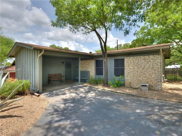 202 El Paso ST