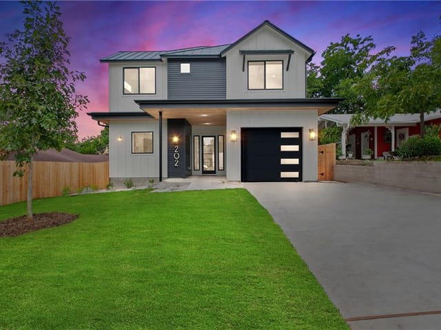 202 El Paso St